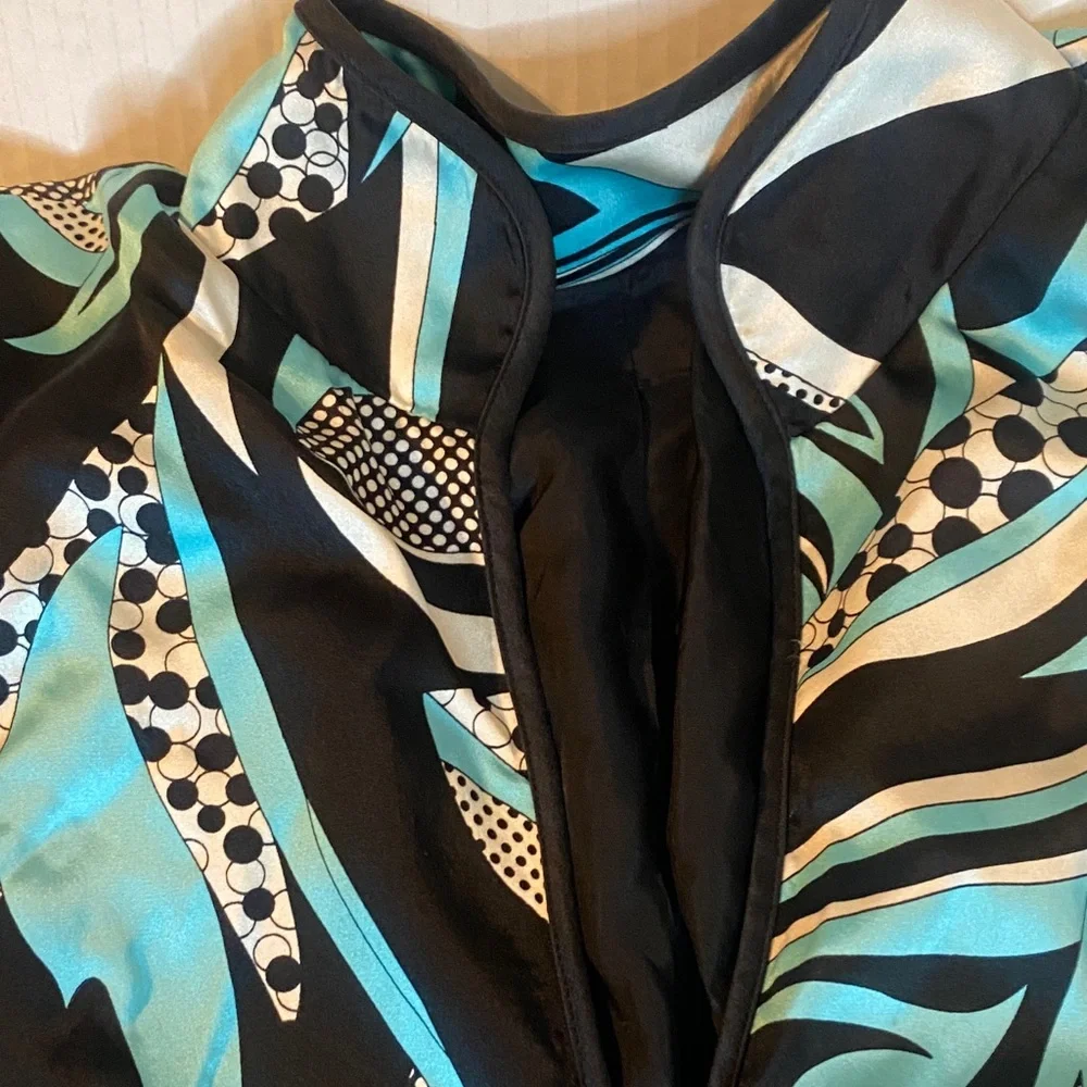 Abstract Patterned Jacket - Picture 5 of 10